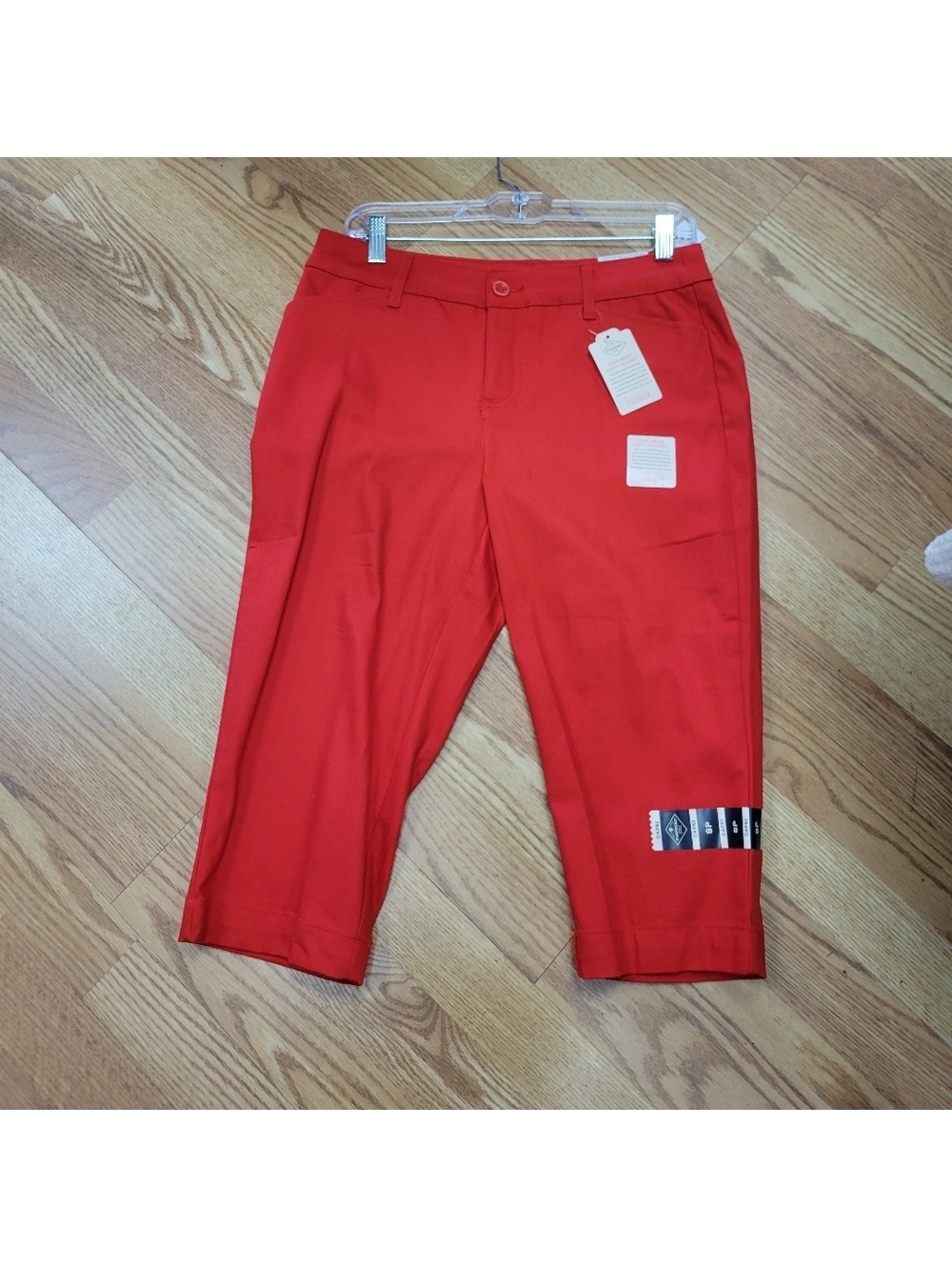 New St. John's Bay capri Red Size 8P from JC Penney NWT $32